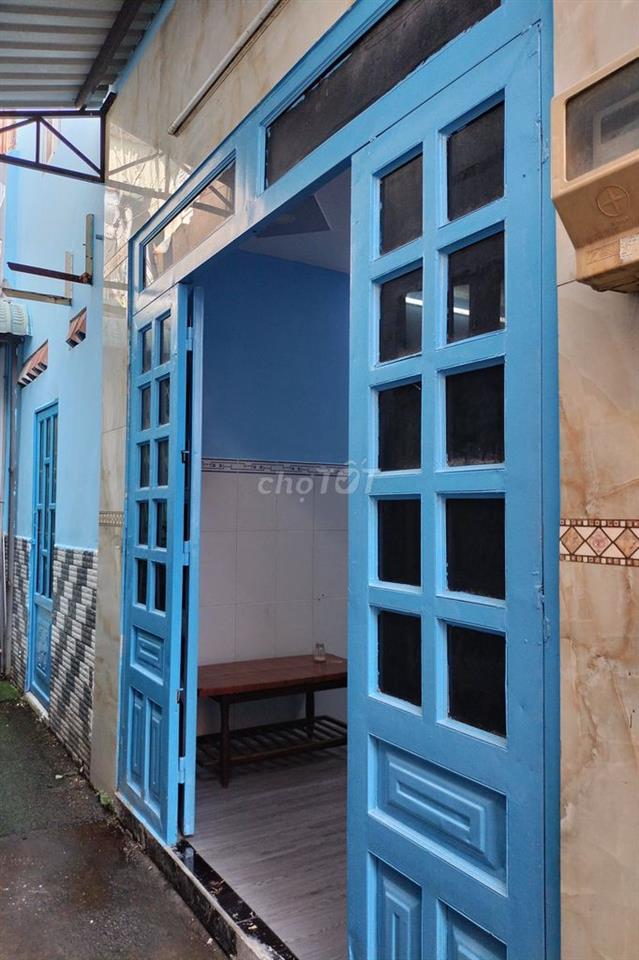 Về quê bán gấp nhà 3 phòng ngủ gần chợ Hóc Môn