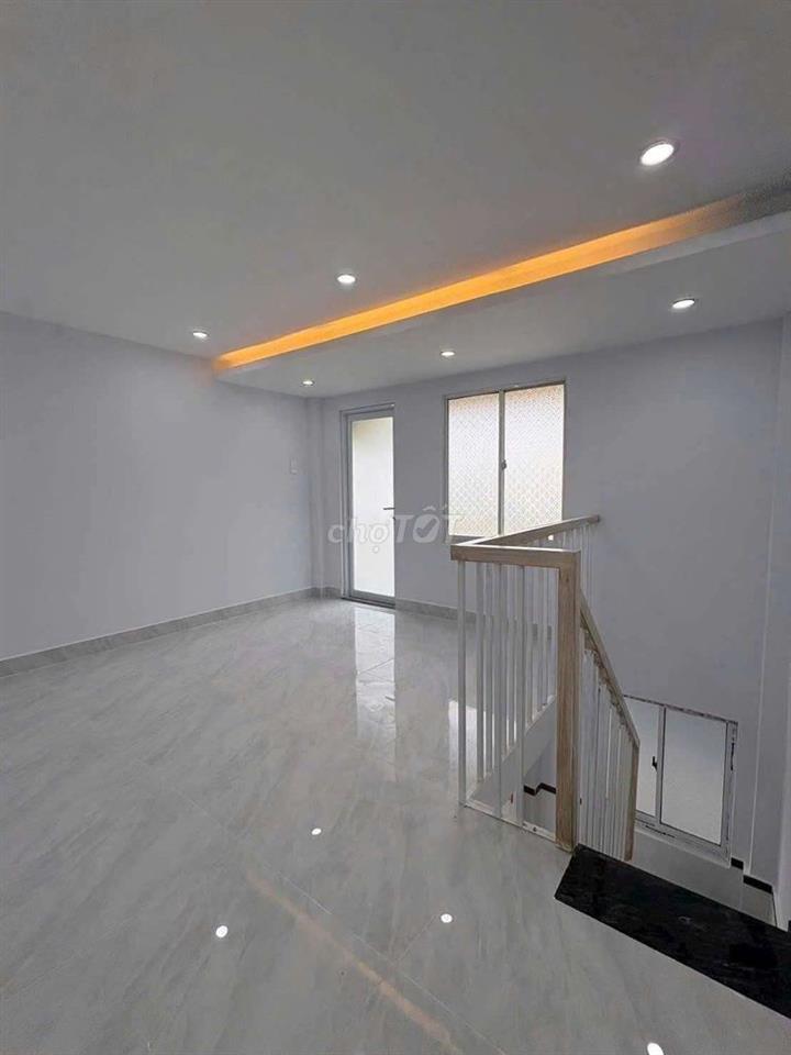 NHÀ GIÁ RẺ 4m×5m GẦN CHỢ BÀ ĐIỂM