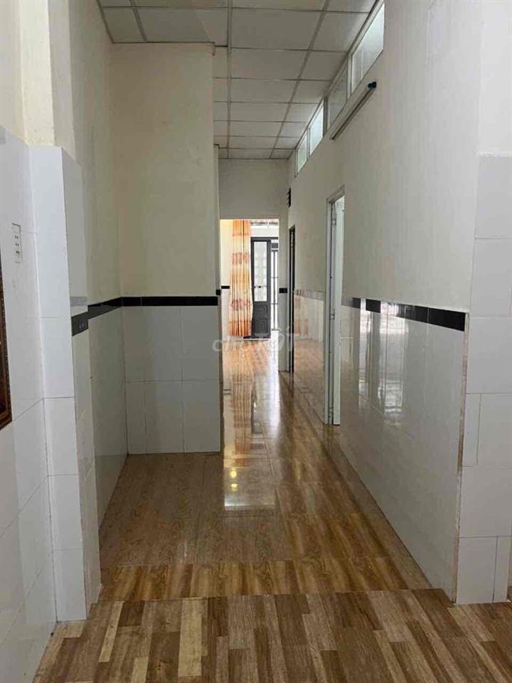 Cho thue 4 x18-2 phong-dg 12 m nha sach sẽ -phan van hớn -gần chợ