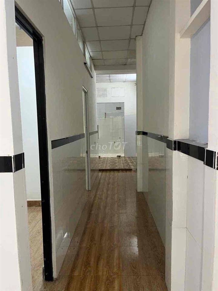 Cho thue 4 x18-2 phong-dg 12 m nha sach sẽ -phan van hớn -gần chợ