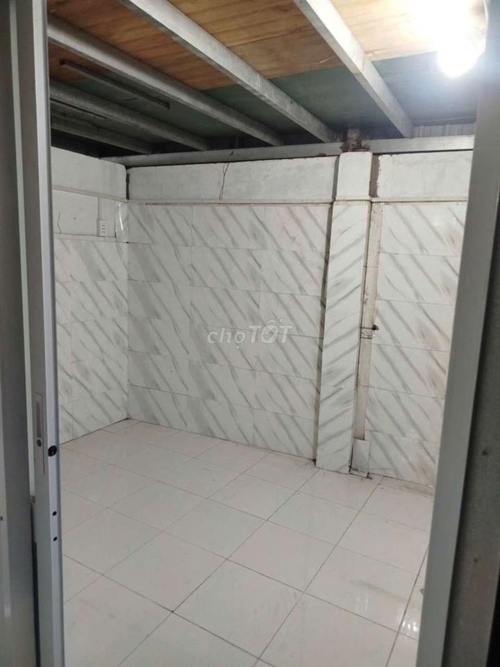 Nhà giá rẻ gác,2 phòng, hẻm xe hơi gần Lê Thị Hà Tân Xuân 1 HM