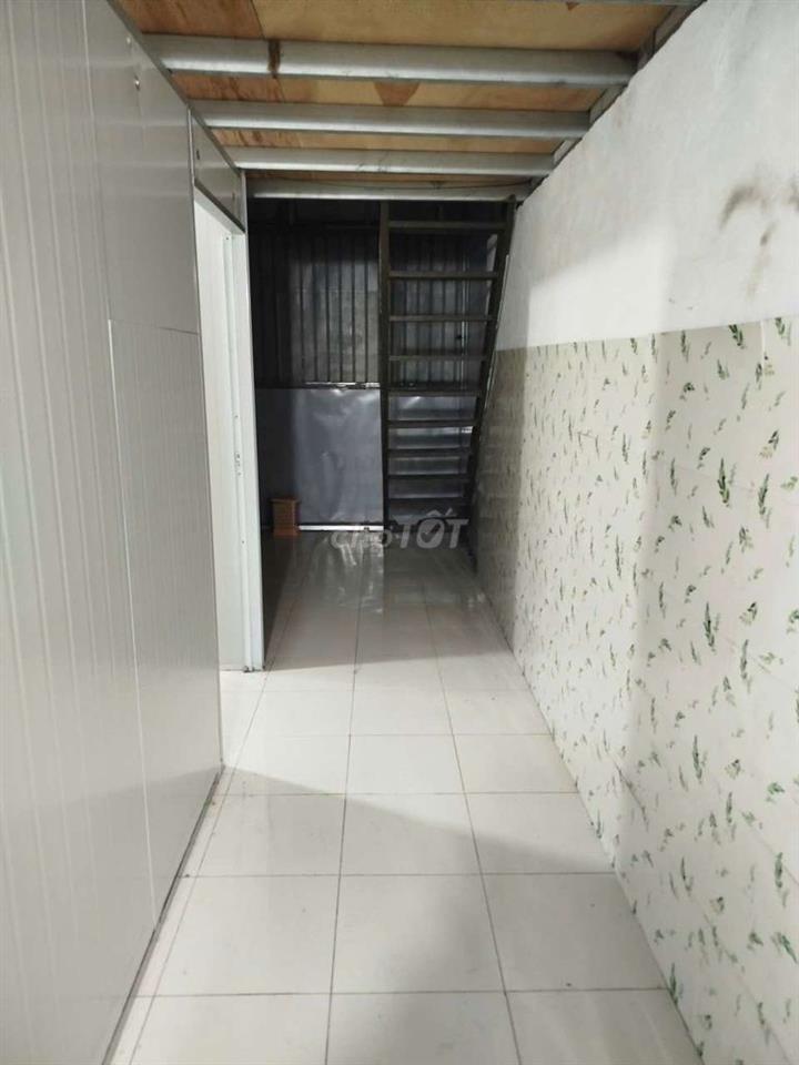 Nhà giá rẻ gác,2 phòng, hẻm xe hơi gần Lê Thị Hà Tân Xuân 1 HM