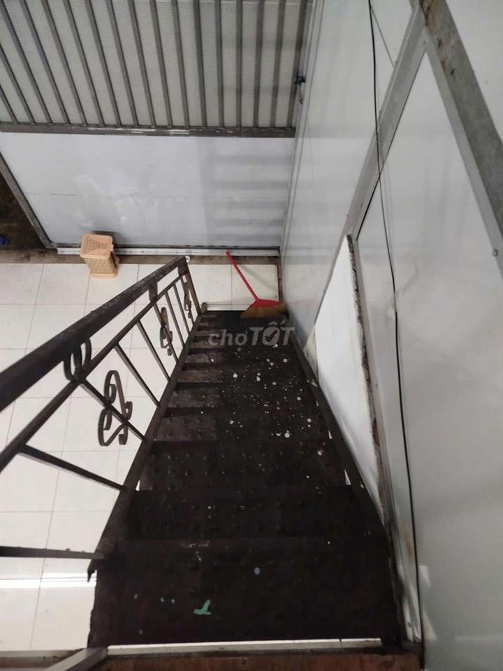 Nhà giá rẻ gác,2 phòng, hẻm xe hơi gần Lê Thị Hà Tân Xuân 1 HM