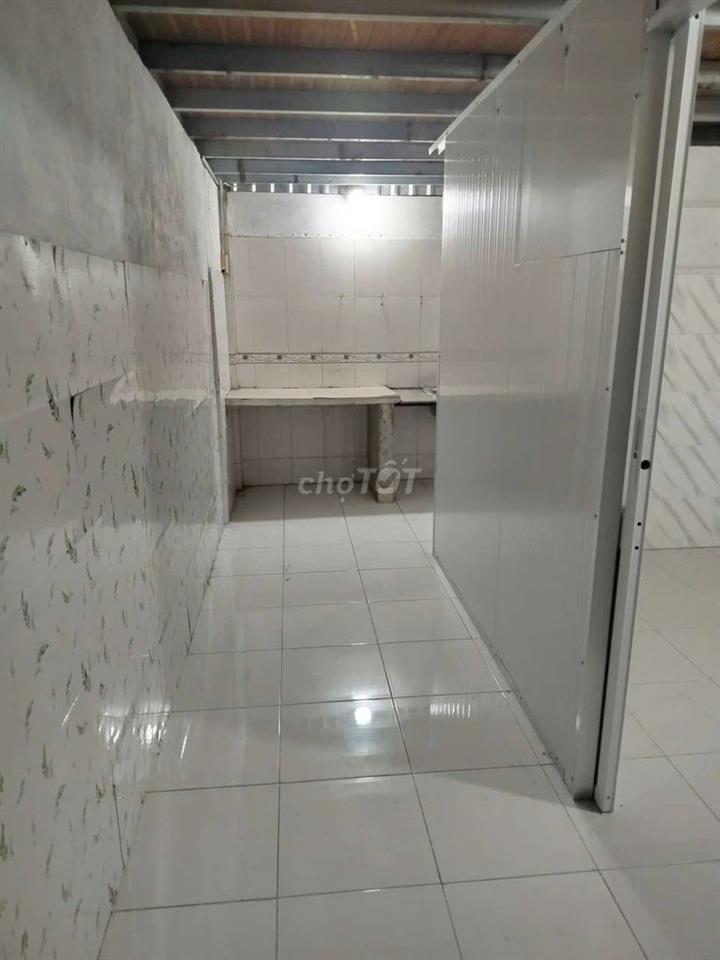 Nhà giá rẻ gác,2 phòng, hẻm xe hơi gần Lê Thị Hà Tân Xuân 1 HM
