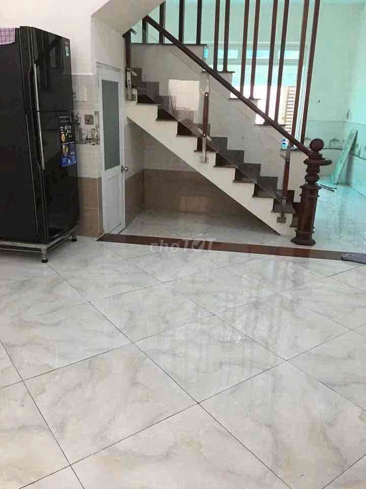 Cho thuê nhà 3pn , 1 phòng thờ , 4wc , Bà điểm gần chợ đại hải
