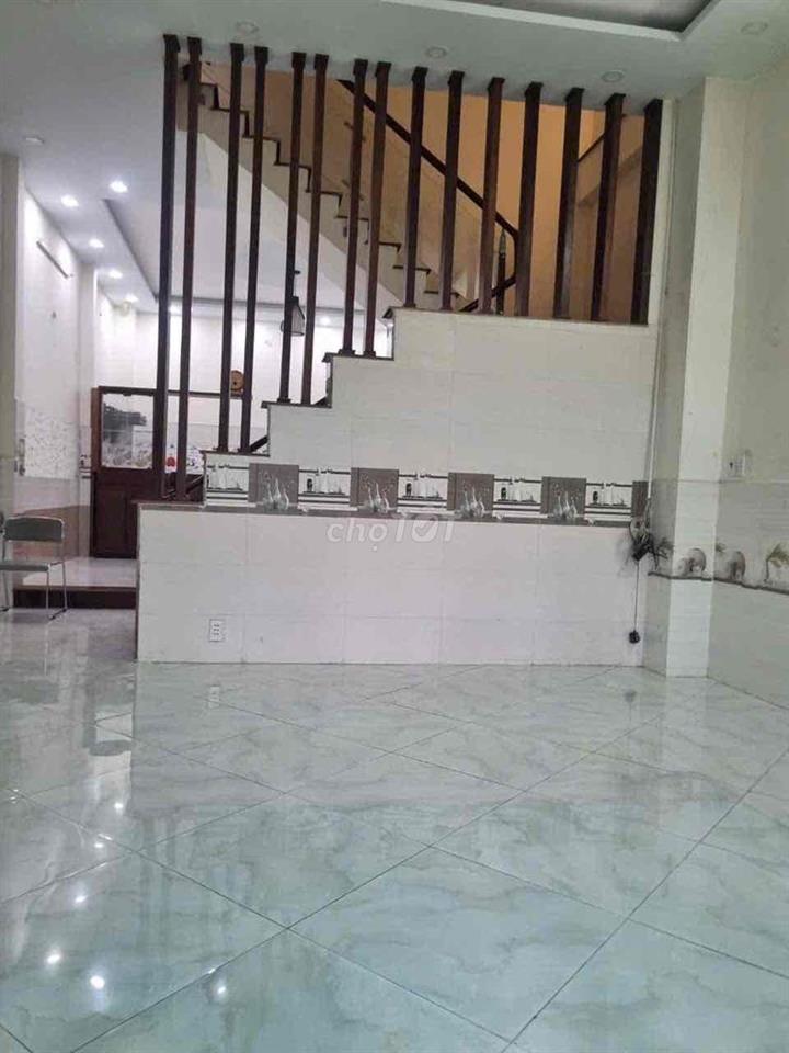 Cho thuê nhà 3pn , 1 phòng thờ , 4wc , Bà điểm gần chợ đại hải