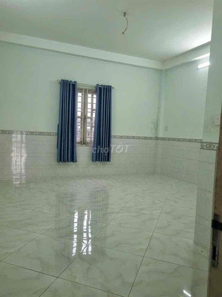 Cho thuê nhà 3pn , 1 phòng thờ , 4wc , Bà điểm gần chợ đại hải