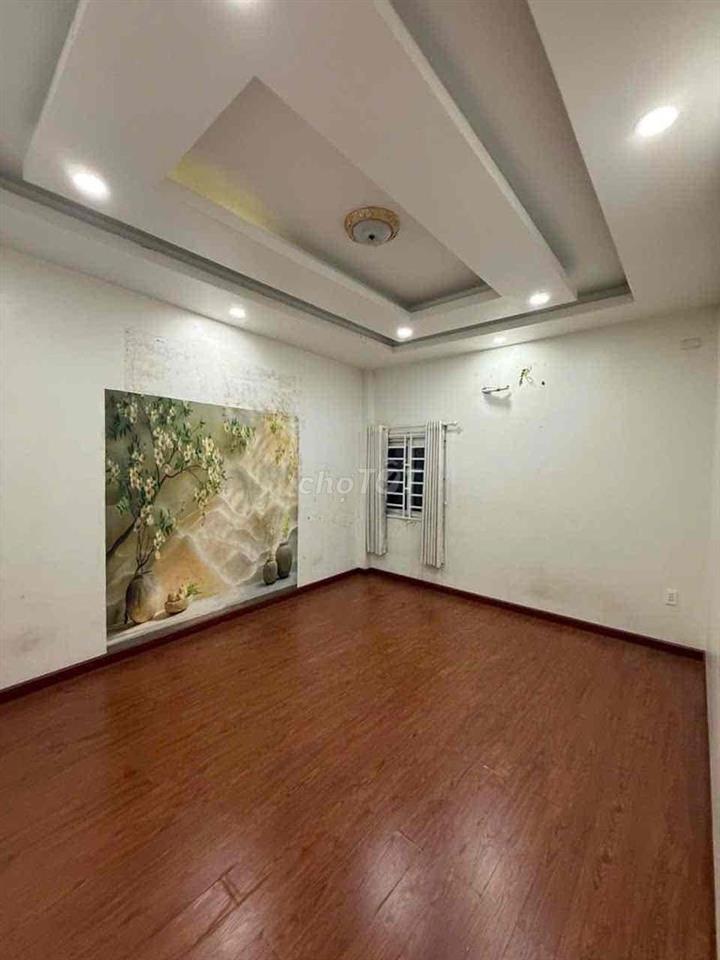 Cho thuê nhà hẻm Lê Thị Hà 9triệu