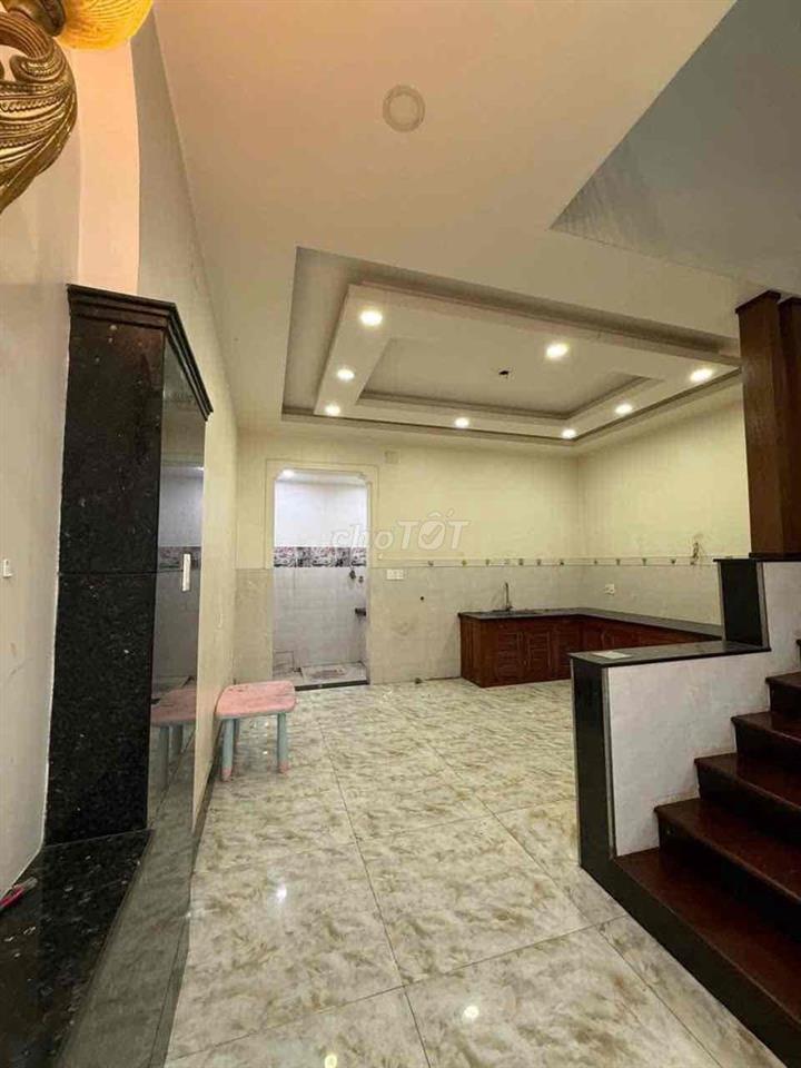 Cho thuê nhà hẻm Lê Thị Hà 9triệu