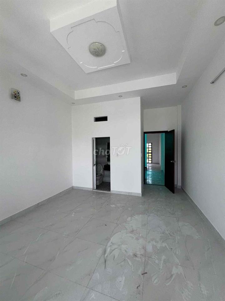 Cho thuê nhà Thị trấn hóc môn 4pn 12 triệu , sân đậu ô tô