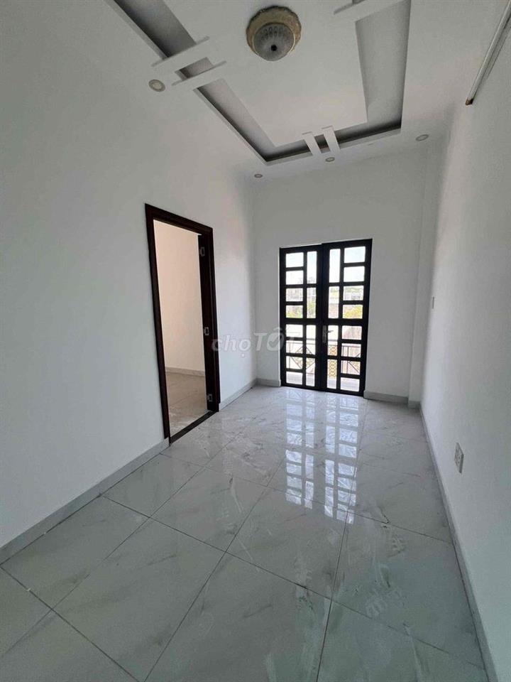 Cho thuê nhà Thị trấn hóc môn 4pn 12 triệu , sân đậu ô tô