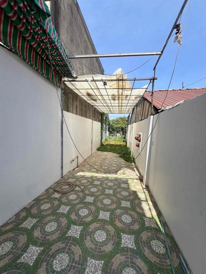 Cho thuê nhà Thị trấn hóc môn 4pn 12 triệu , sân đậu ô tô