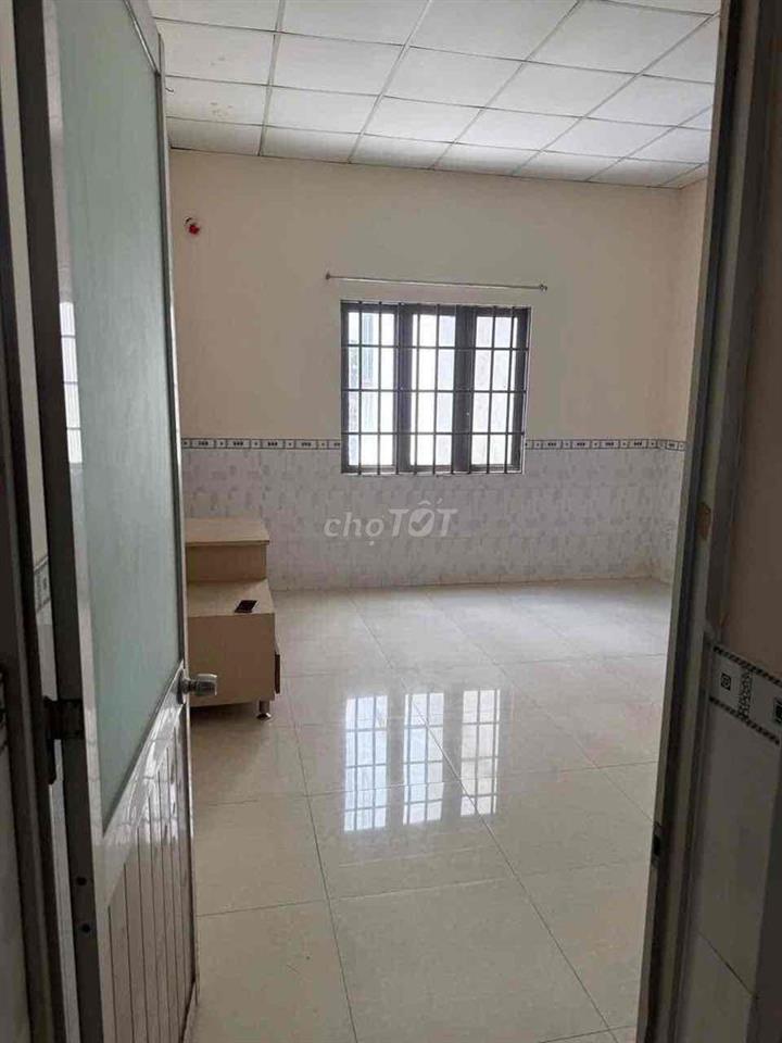 Cho thuê 6tr5 bà điểm , chợ đầu mối hóc môn , 3pn , 2wc