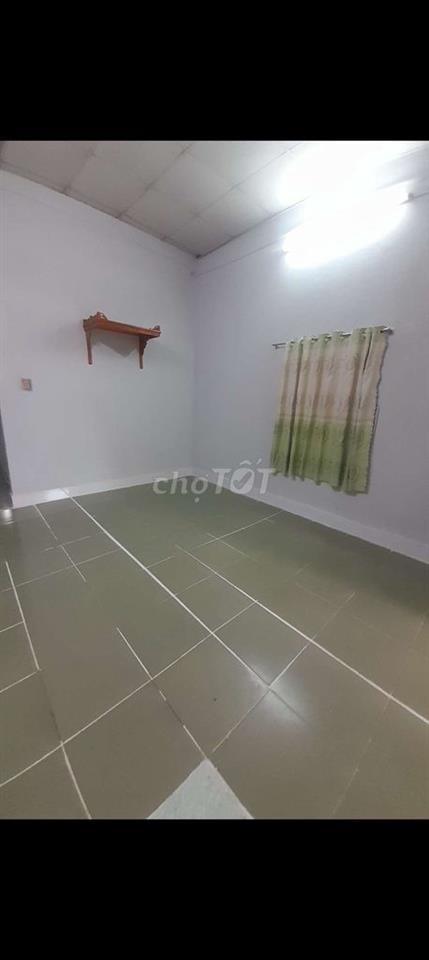 nhà sạch sẽ dt sd 90m²,nhà c4,gác lửng 2pn ,1 wc ,sân rộng thoáng