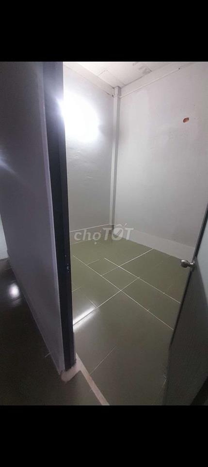 nhà sạch sẽ dt sd 90m²,nhà c4,gác lửng 2pn ,1 wc ,sân rộng thoáng