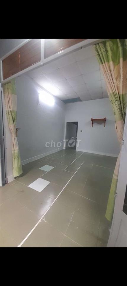 nhà sạch sẽ dt sd 90m²,nhà c4,gác lửng 2pn ,1 wc ,sân rộng thoáng