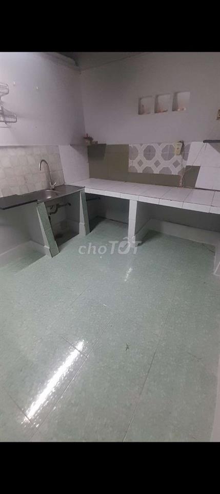 nhà sạch sẽ dt sd 90m²,nhà c4,gác lửng 2pn ,1 wc ,sân rộng thoáng