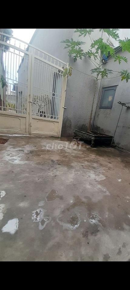 nhà sạch sẽ dt sd 90m²,nhà c4,gác lửng 2pn ,1 wc ,sân rộng thoáng