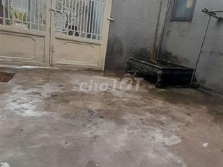 nhà sạch sẽ dt sd 90m²,nhà c4,gác lửng 2pn ,1 wc ,sân rộng thoáng
