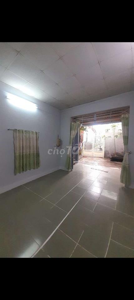 nhà sạch sẽ dt sd 90m²,nhà c4,gác lửng 2pn ,1 wc ,sân rộng thoáng