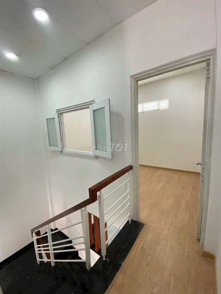 CHO THUÊ 
NHÀ BÀ DT 4m x 14m trệt lầu 2 phòng ngủ,1wc,
