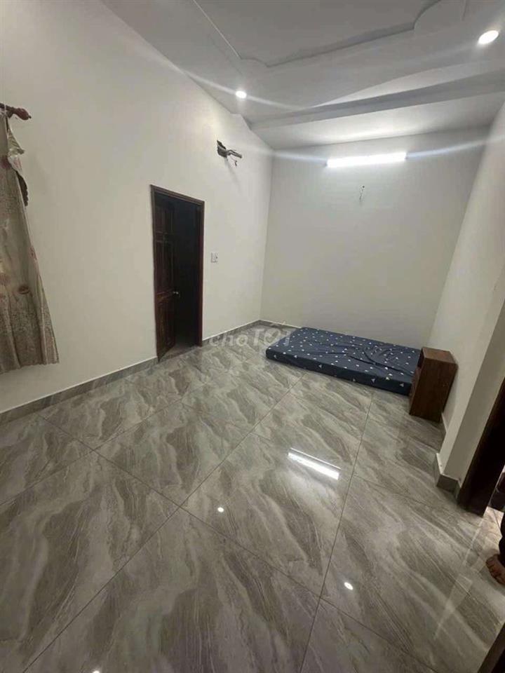 Cho thuê nhànhà mới sạch sẽ
6 x14trệt lầu 3pn 3wc đường xe tải cụt
