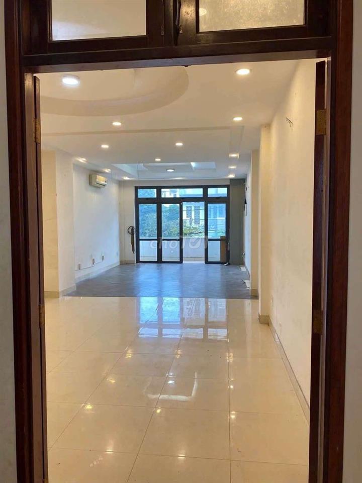 Cho thuê nhànhà mới sạch sẽ
6 x14trệt lầu 3pn 3wc đường xe tải cụt
