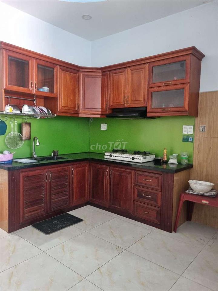 Cho thuê nhà bà điểm 
Gần chợ cây me
Dt 4x13 -2 lầu 3pn -3wc
