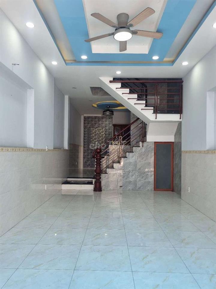 Cho thuê nhà bà điểm 
Gần chợ cây me
Dt 4x13 -2 lầu 3pn -3wc
