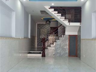 Cho thuê nhà bà điểm 
Gần chợ cây me
Dt 4x13 -2 lầu 3pn -3wc

