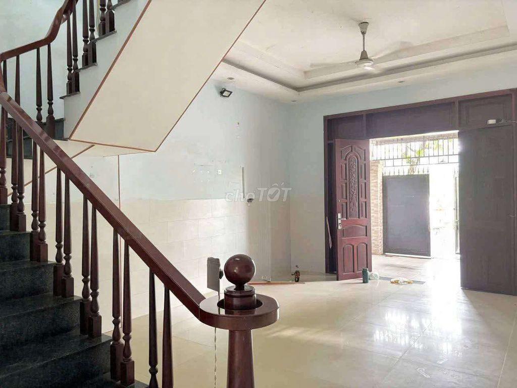 cho thuê nhà 5x25 - 1 lầu -2pn -2wc đường xe hoi tới nhà