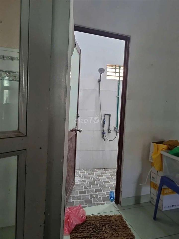 Cho thuê nhà ấp 7 xtt 
Đường xe hơi
Dt 7x17 -1pn -1wc 

