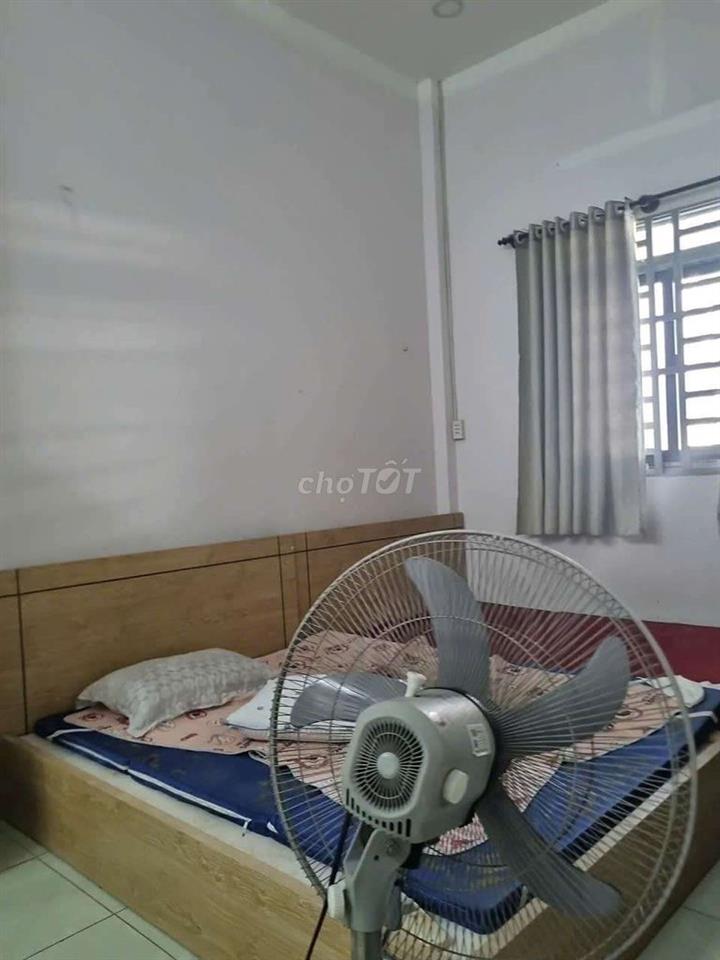 Cho thuê nhà ấp 7 xtt 
Đường xe hơi
Dt 7x17 -1pn -1wc 
