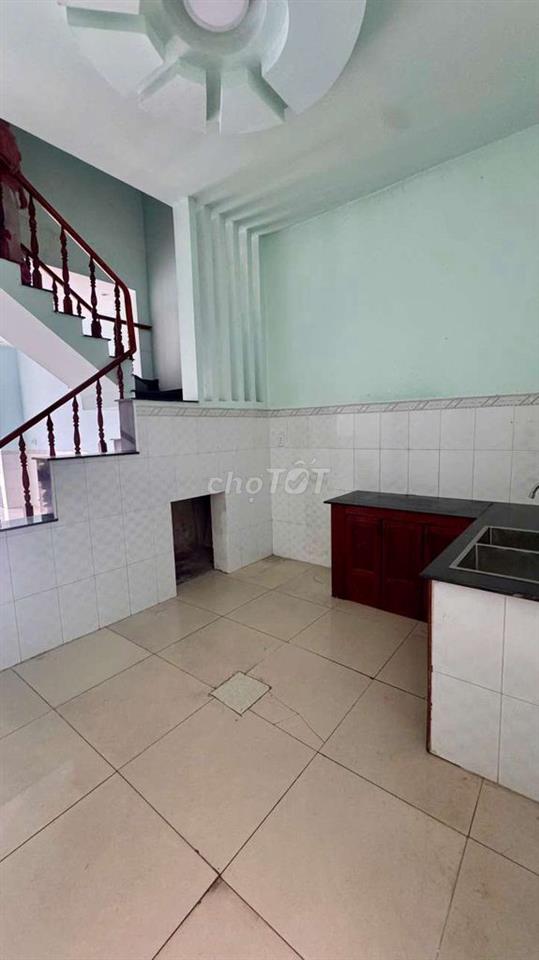 cho thuê nhà gần bà điểm 5  dt 4*14-2pn -2wc, hẻm xe hơi tới nhà