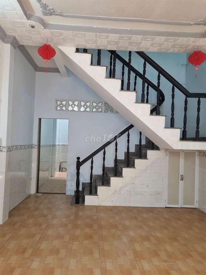 Cho thuê nhà thn 
Dt 4x14 -1 lầu -2pn-2wc 
Đường xe hoi tới nhà 
