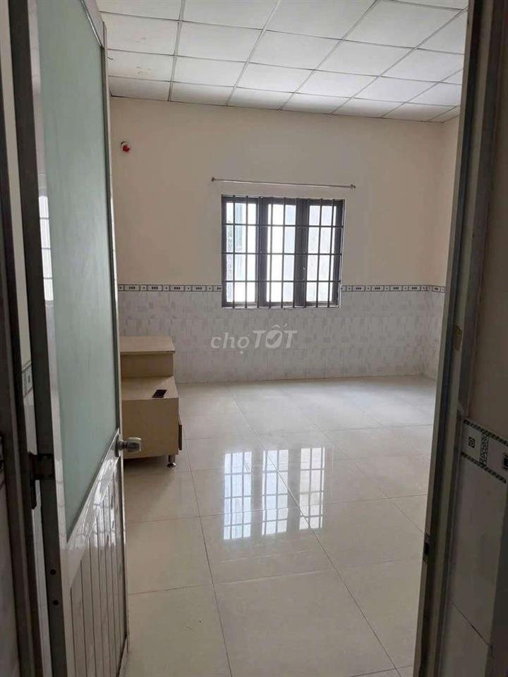 Nhà gần chợ đầu mối HM dt: 4x18m-trệt lầu , 3pn , 2wc 