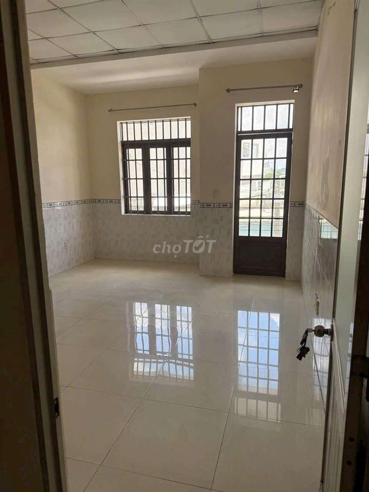 Nhà gần chợ đầu mối HM dt: 4x18m-trệt lầu , 3pn , 2wc 