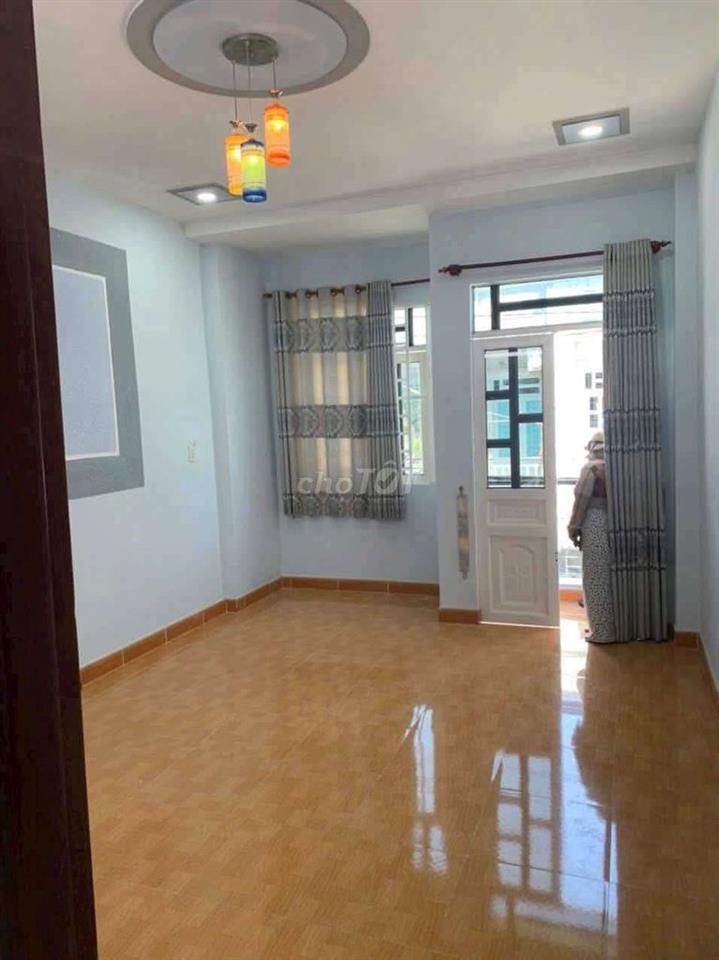 Nhà cho thuê .
Diện tích : 4x15 -1 lầu -2pn-2wc 