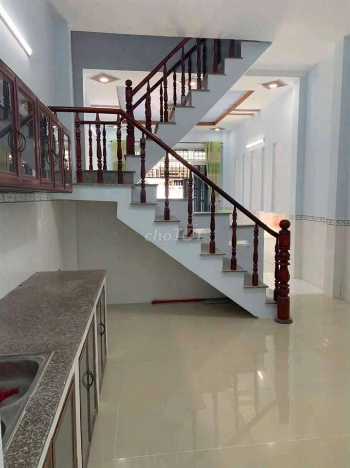 Nhà cho thuê .
Diện tích : 4x15 -1 lầu -2pn-2wc 