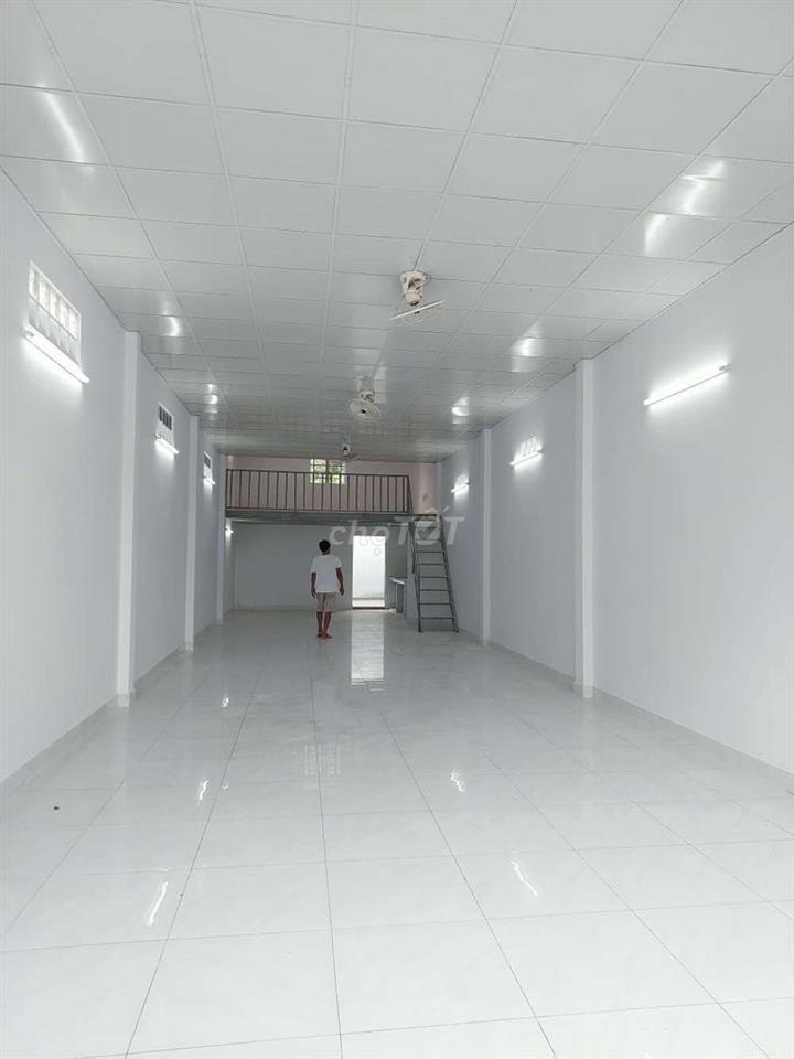 CHO THUÊ XƯỞNG  10×30– MT DƯƠNG CÔNG KHI XTT HÓC MÔN. GIÁ: 18 TRIỆU TL