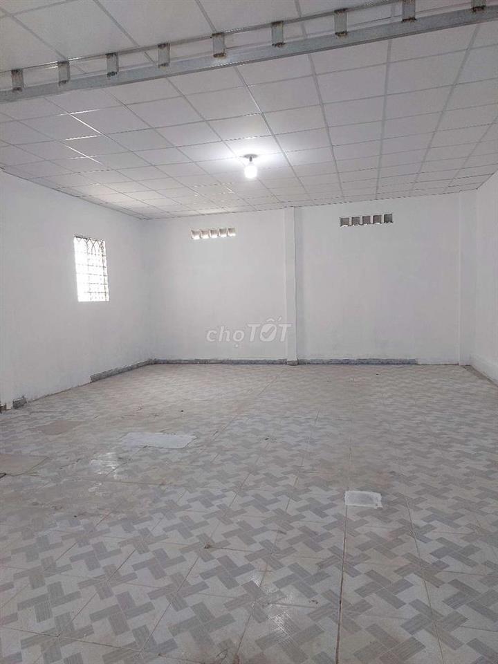 CHO THUÊ KHO 8×32  –GẦN CHỢ ĐẦU MỚI - HOCMON . GIÁ: 12 TRIỆU TL