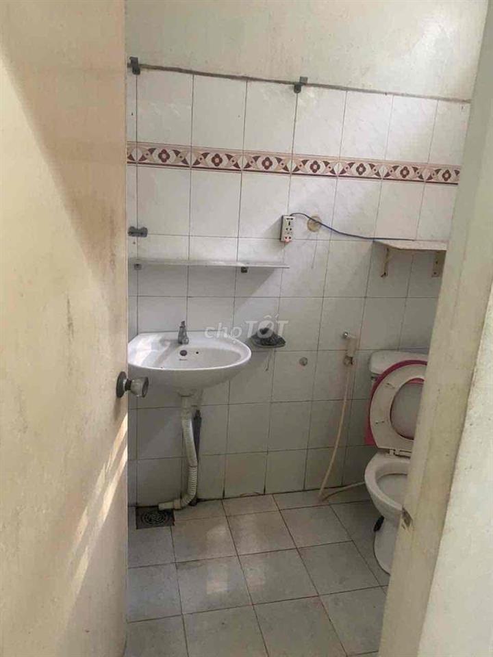 Nhà nguyên căn cho thuê 4*16m2 Ấp Đông 1 cũ