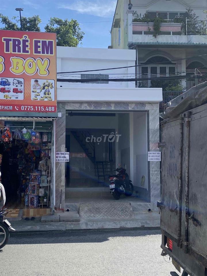 Thuê nhà Bà Điểm, Hóc Môn, Trệt + Lửng xây mới sạch sẽ