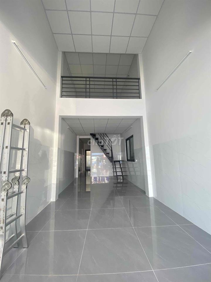 Thuê nhà Bà Điểm, Hóc Môn, Trệt + Lửng xây mới sạch sẽ