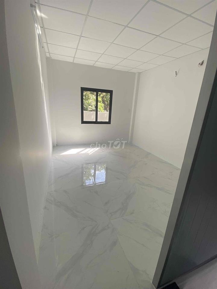 Thuê nhà Bà Điểm, Hóc Môn, Trệt + Lửng xây mới sạch sẽ