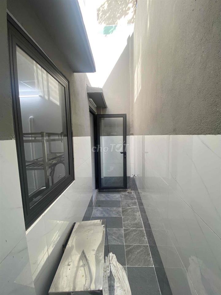 Thuê nhà Bà Điểm, Hóc Môn, Trệt + Lửng xây mới sạch sẽ