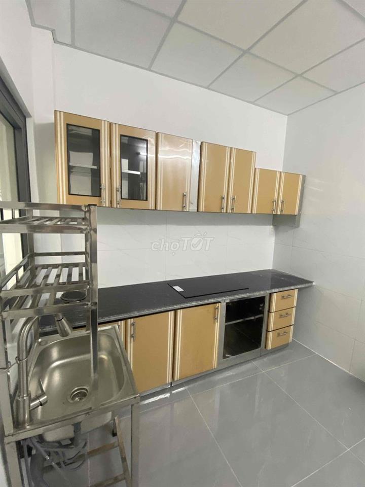 Thuê nhà Bà Điểm, Hóc Môn, Trệt + Lửng xây mới sạch sẽ