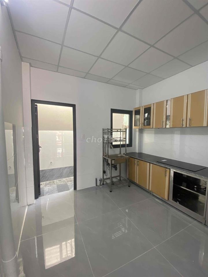 Thuê nhà Bà Điểm, Hóc Môn, Trệt + Lửng xây mới sạch sẽ