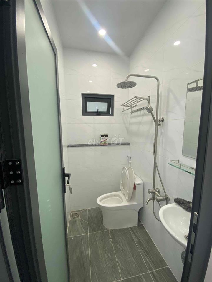 Thuê nhà Bà Điểm, Hóc Môn, Trệt + Lửng xây mới sạch sẽ