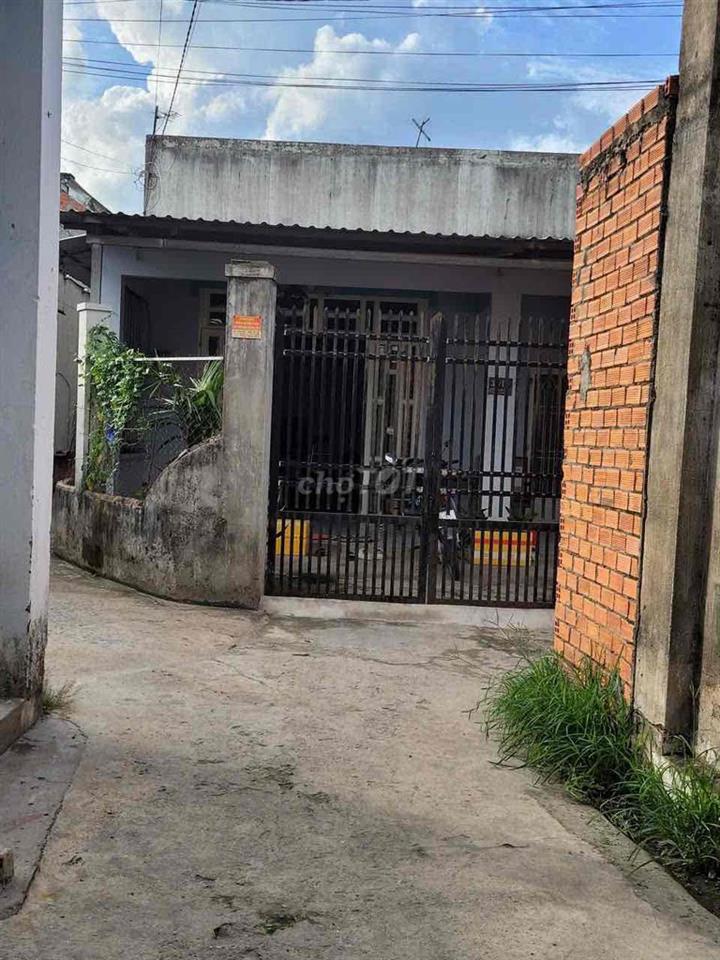 nhà cấp 4 dt rộng rãi thoáng mát